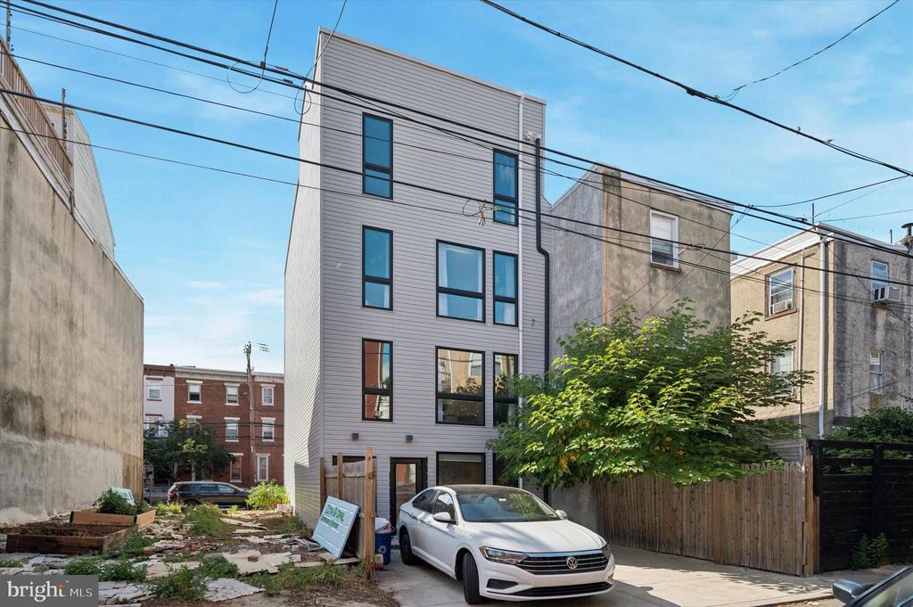 871 N 20TH STREET 1