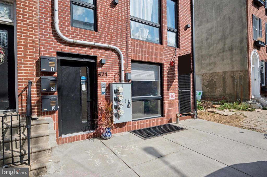 871 N 20TH STREET 1