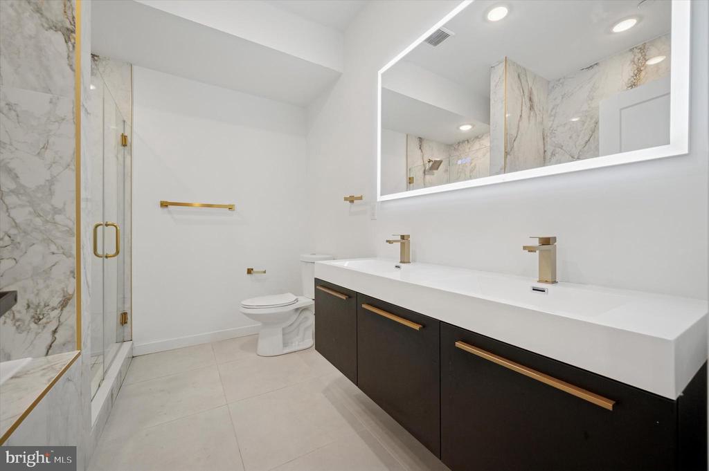871 N 20TH STREET 1