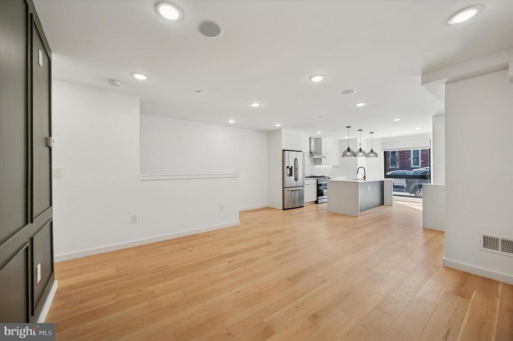 871 N 20TH STREET 1