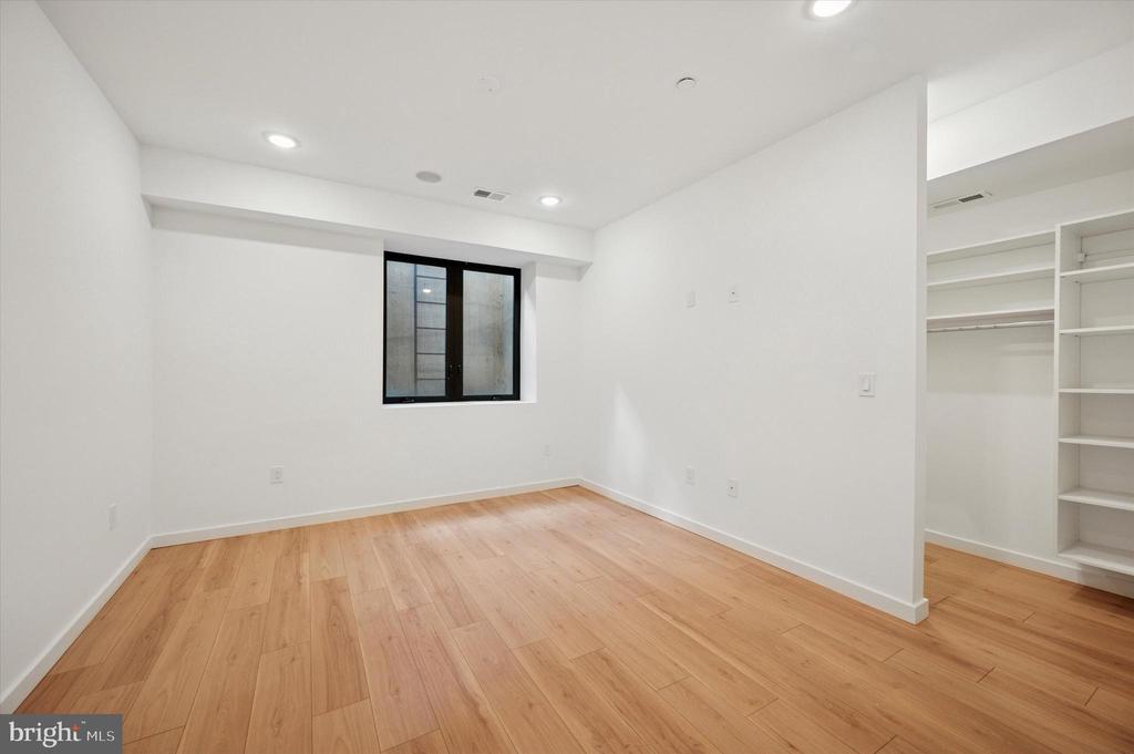 871 N 20TH STREET 1