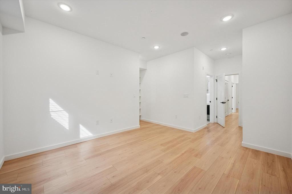 871 N 20TH STREET 1