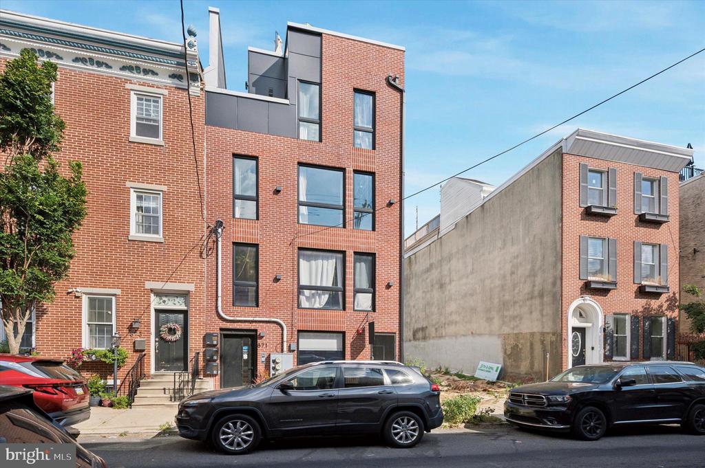 871 N 20TH STREET 1