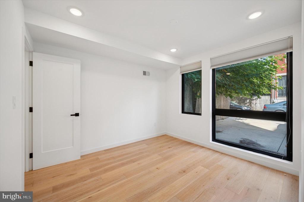 871 N 20TH STREET 1