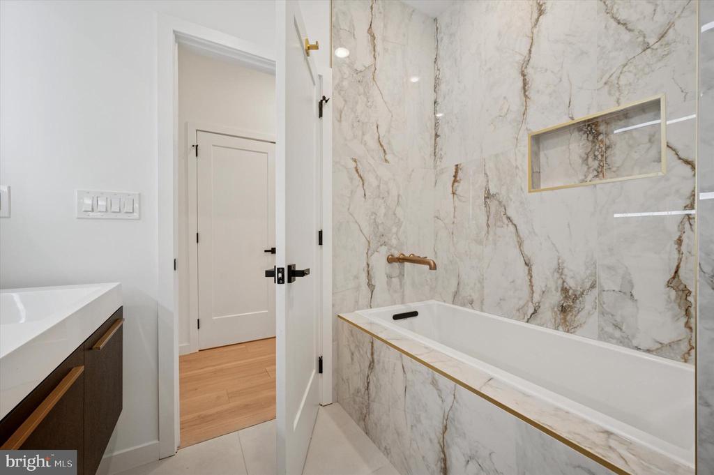 871 N 20TH STREET 1