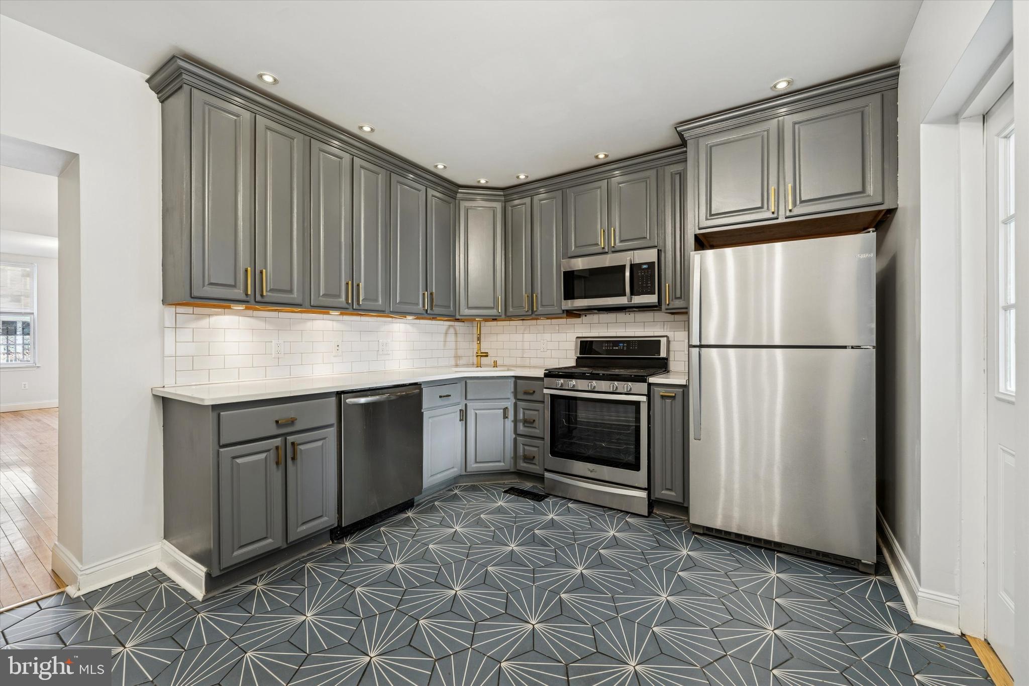 2814 W STILES STREET