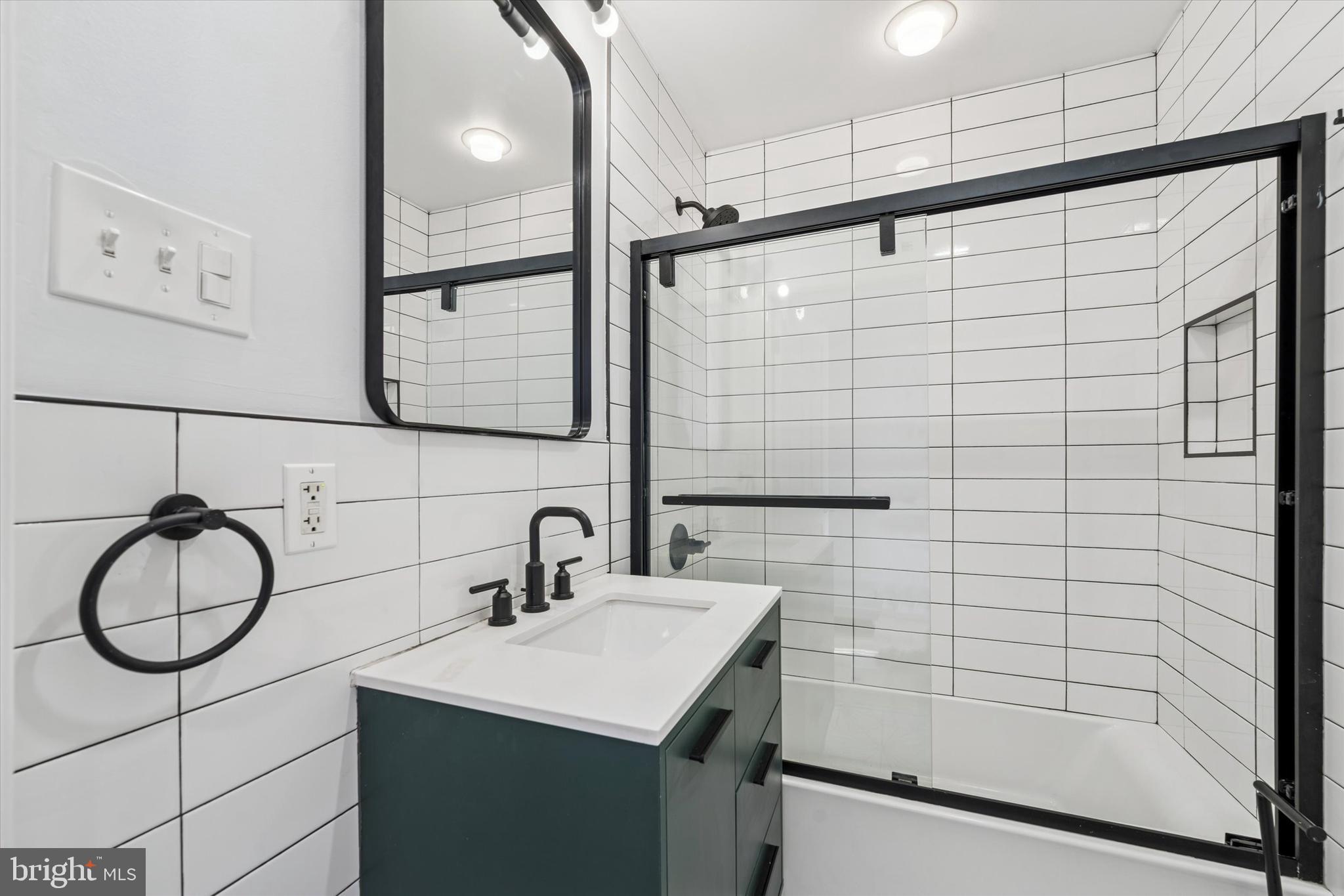 2814 W STILES STREET