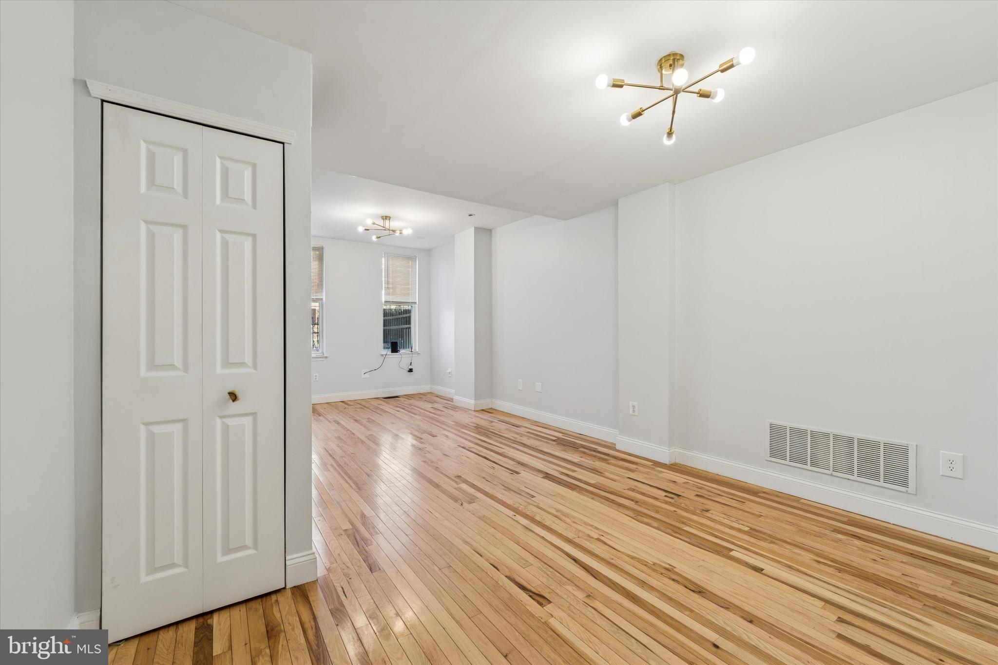 2814 W STILES STREET