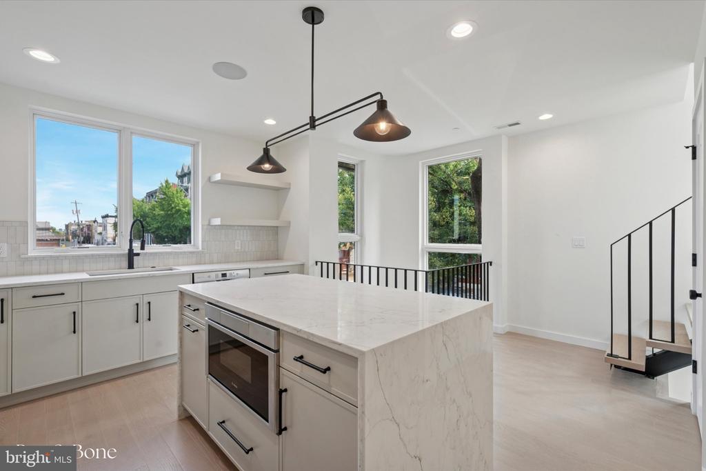 608 N BRENNA WALK