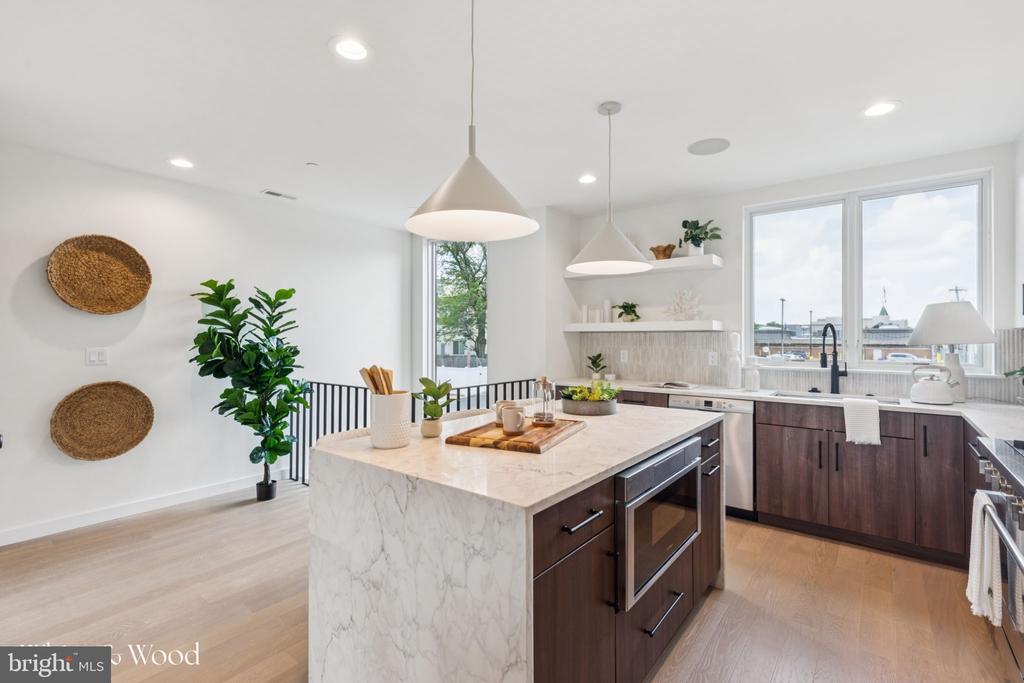 608 N BRENNA WALK