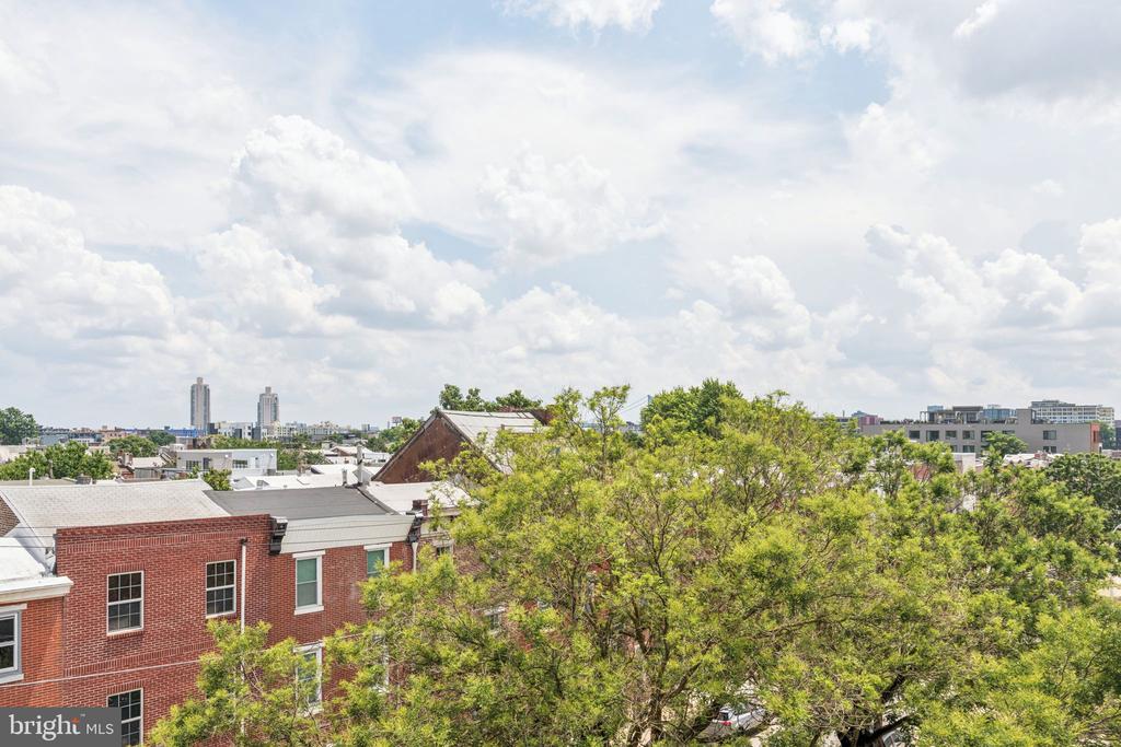 608 N BRENNA WALK