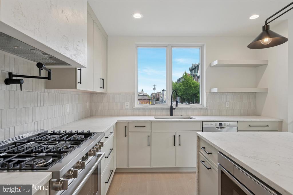 608 N BRENNA WALK