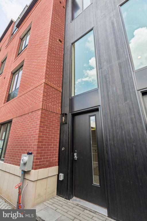 608 N BRENNA WALK