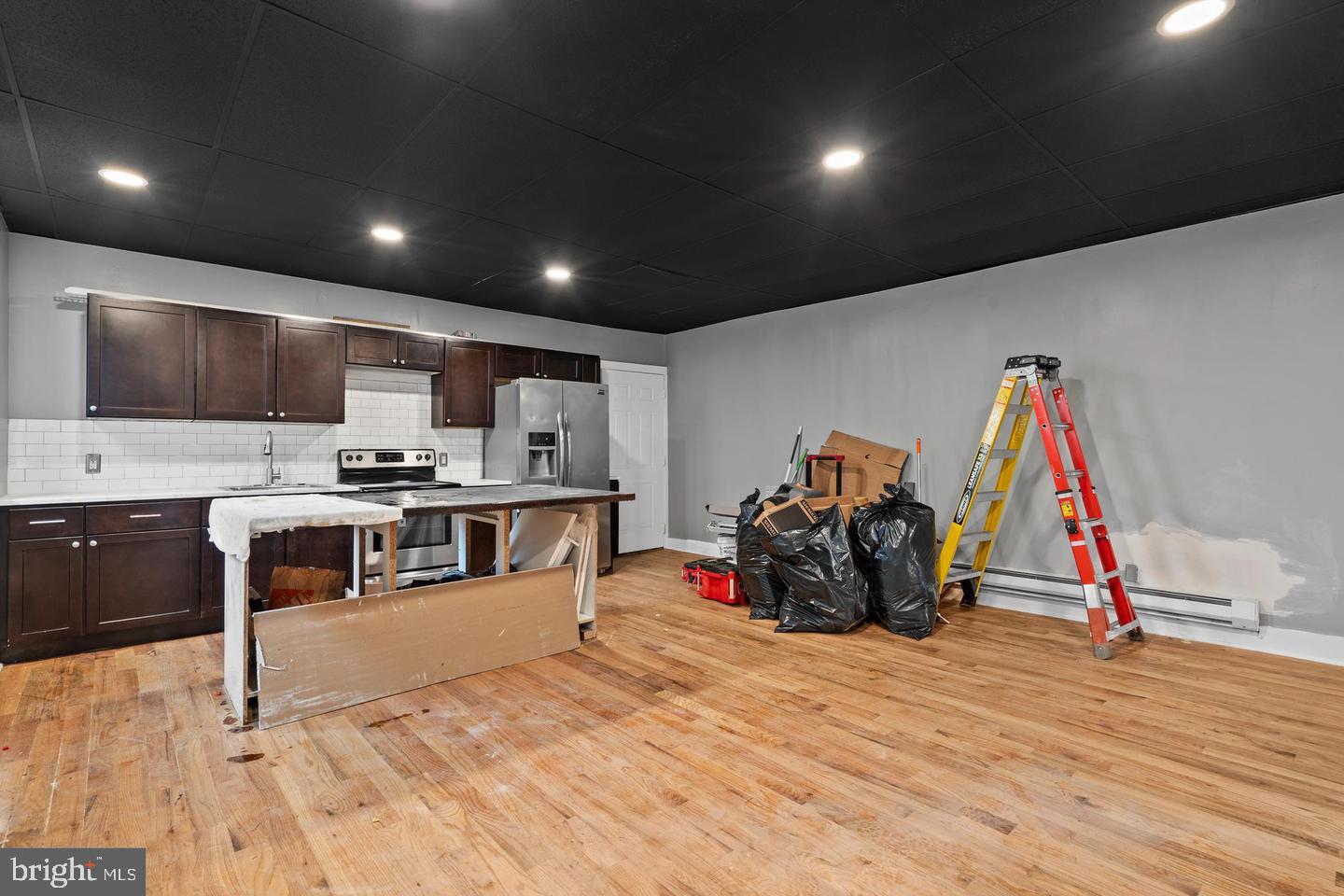 4830 LONGSHORE AVENUE