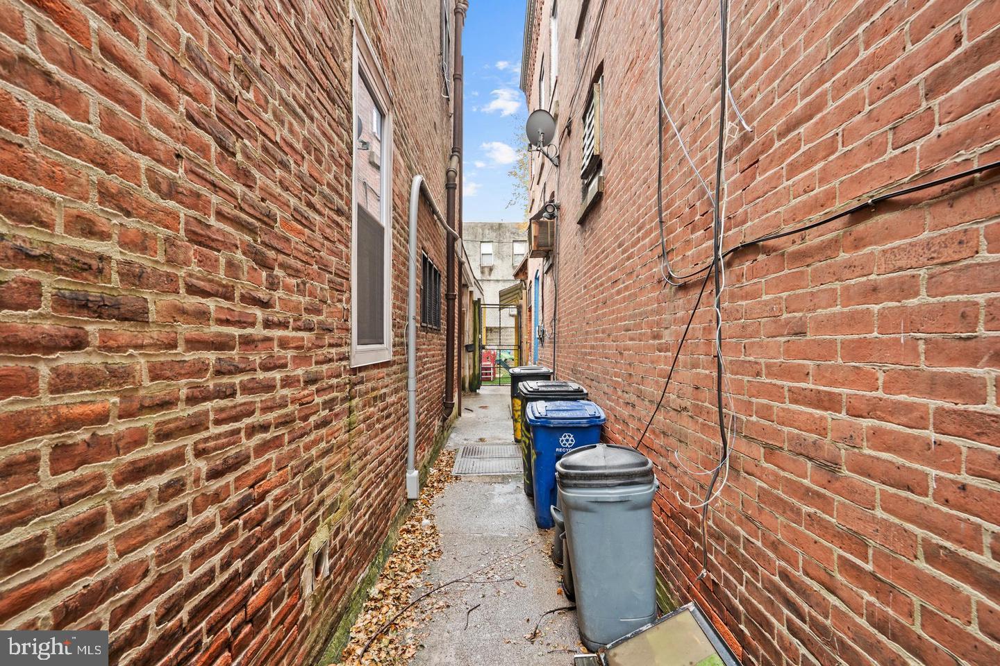 4830 LONGSHORE AVENUE