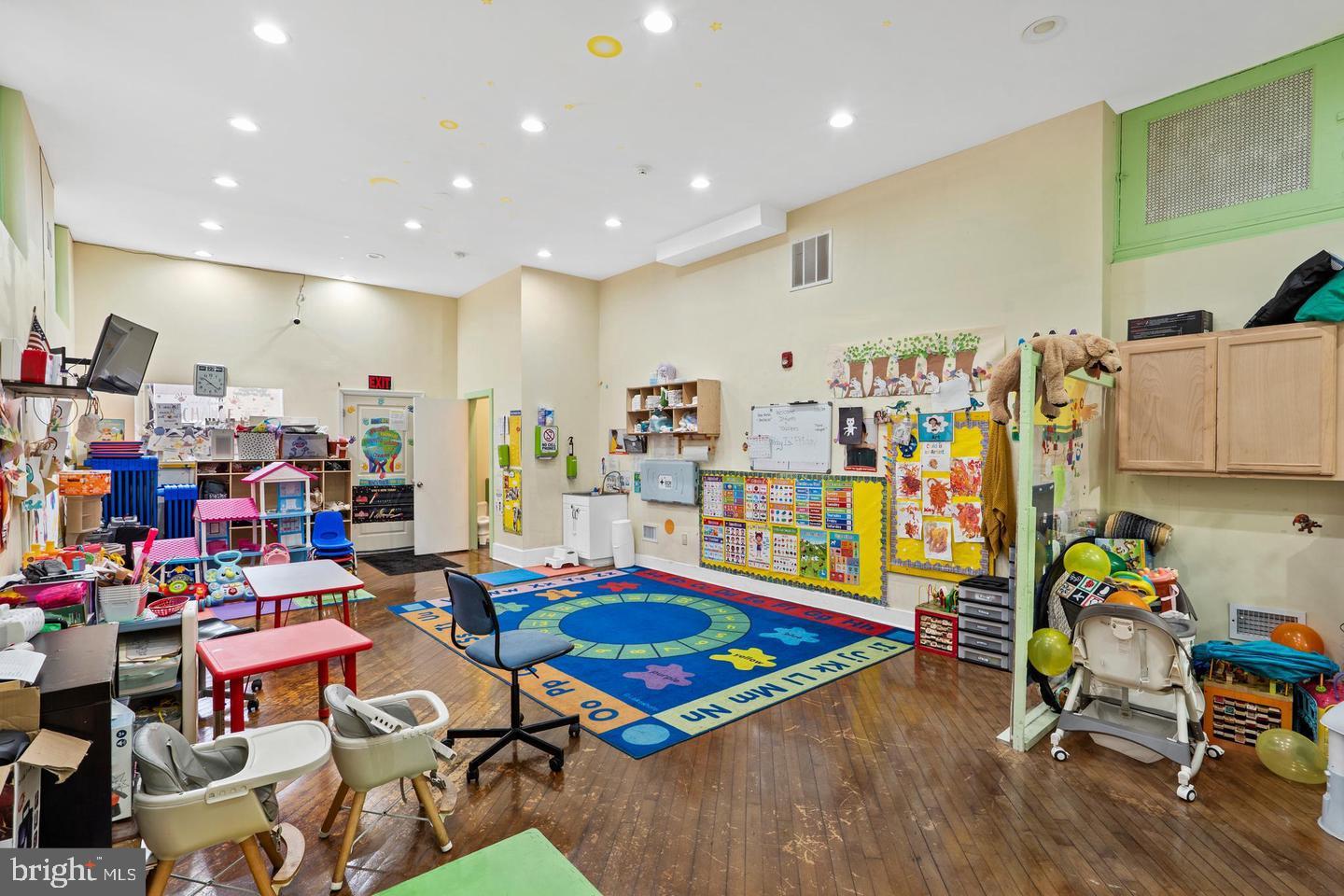 4830 LONGSHORE AVENUE