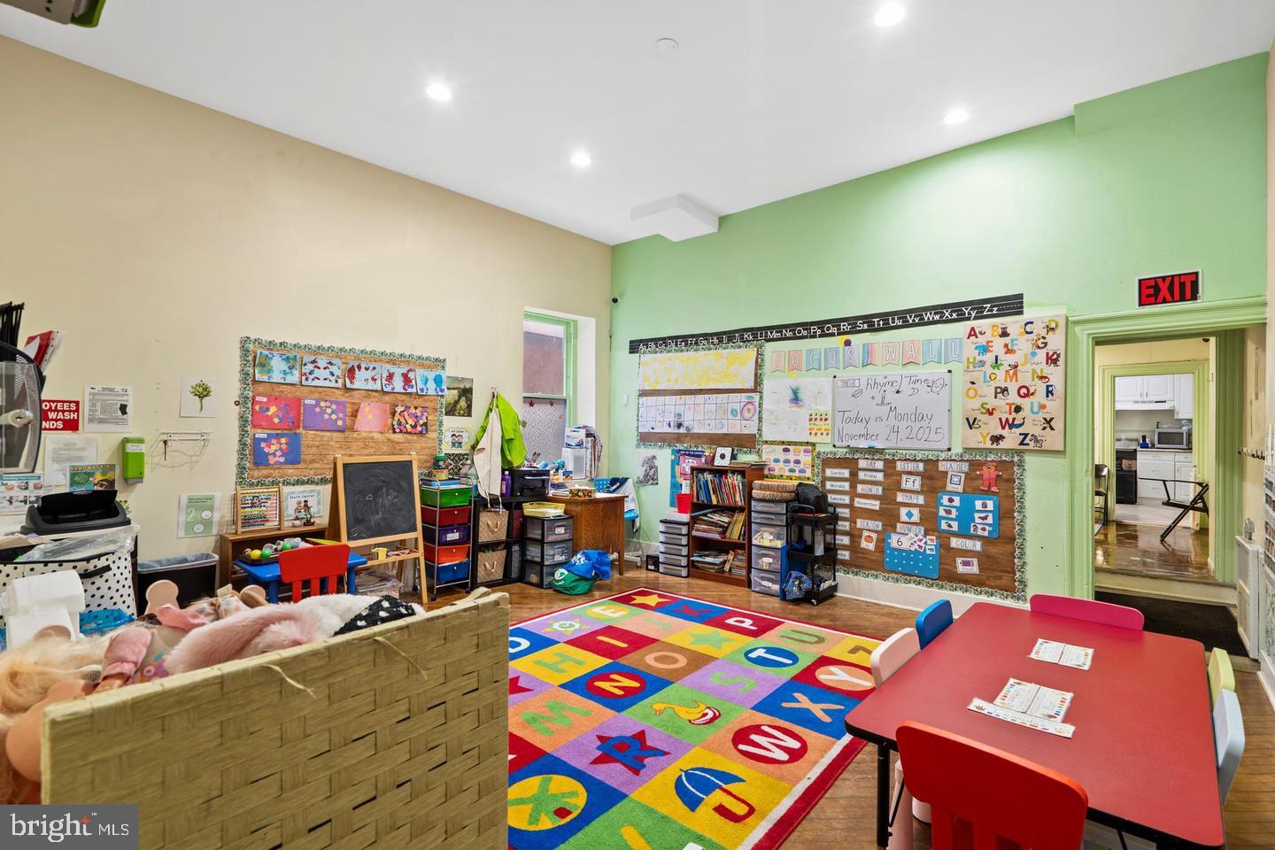 4830 LONGSHORE AVENUE