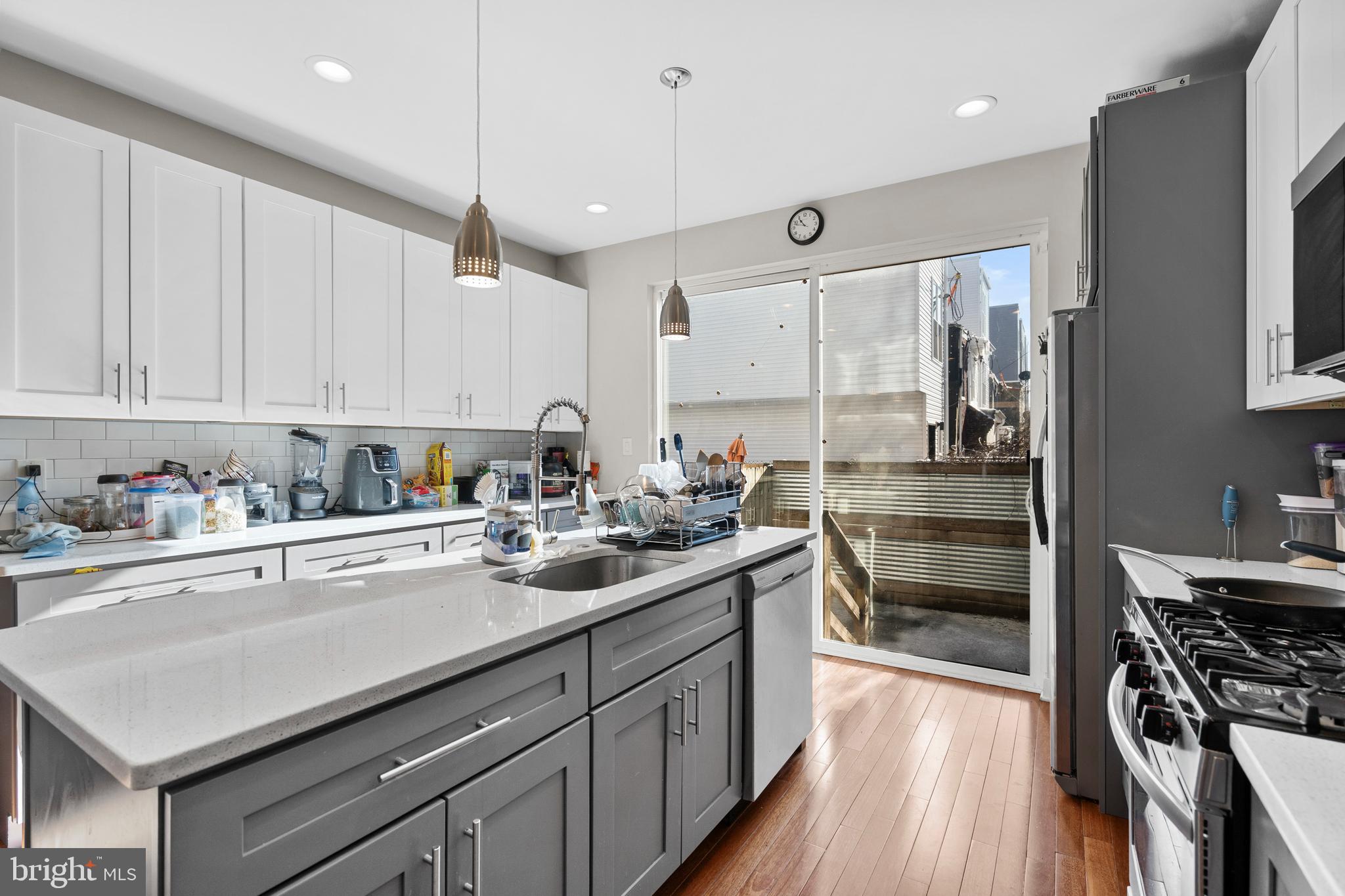 2714 W JEFFERSON STREET