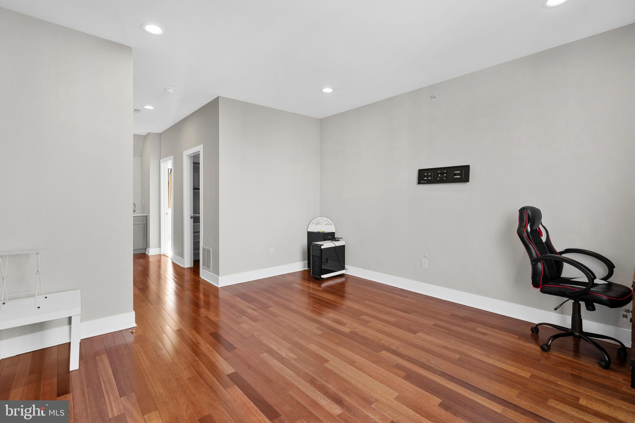 2714 W JEFFERSON STREET