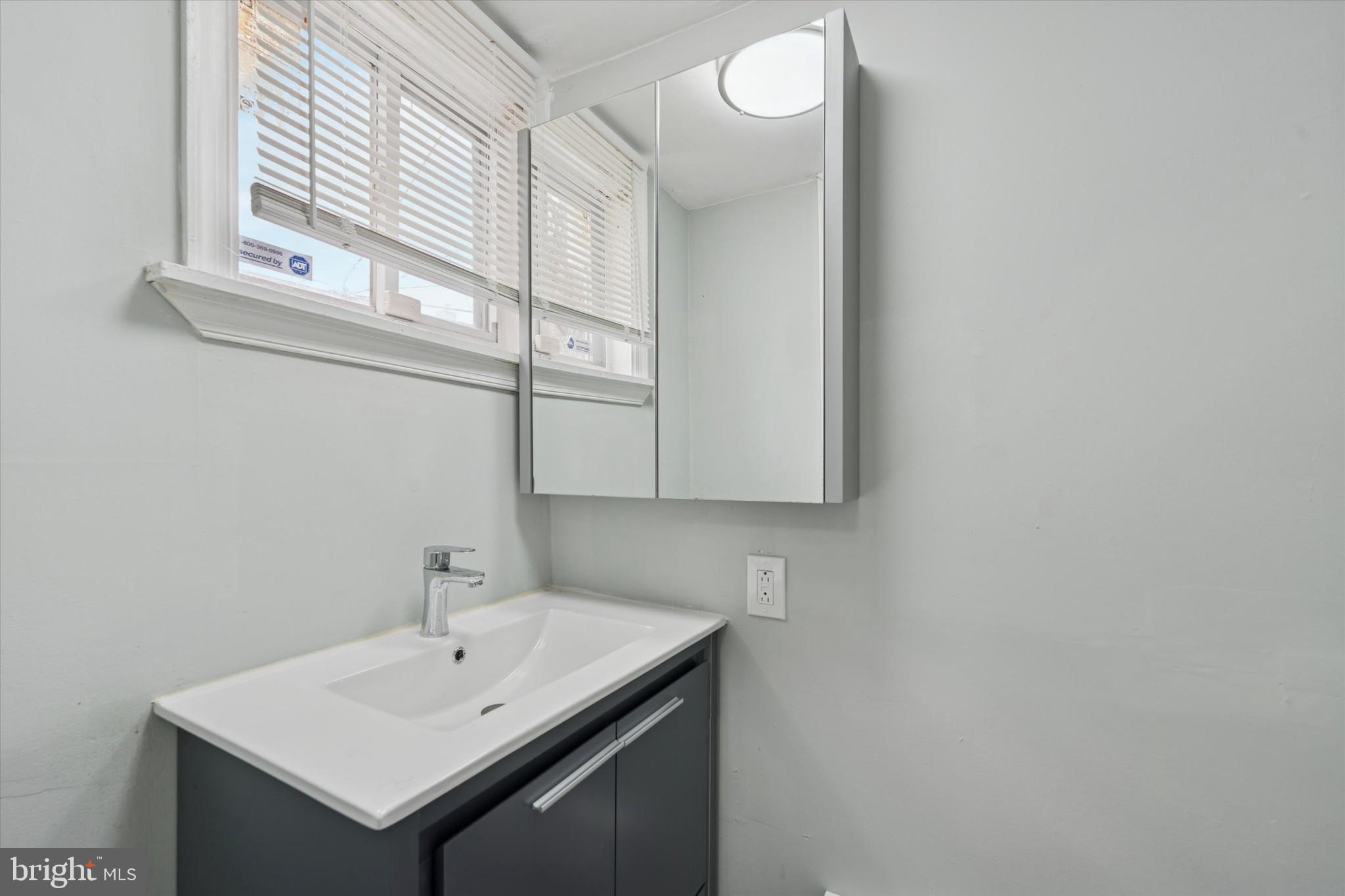 2422 W NORRIS STREET