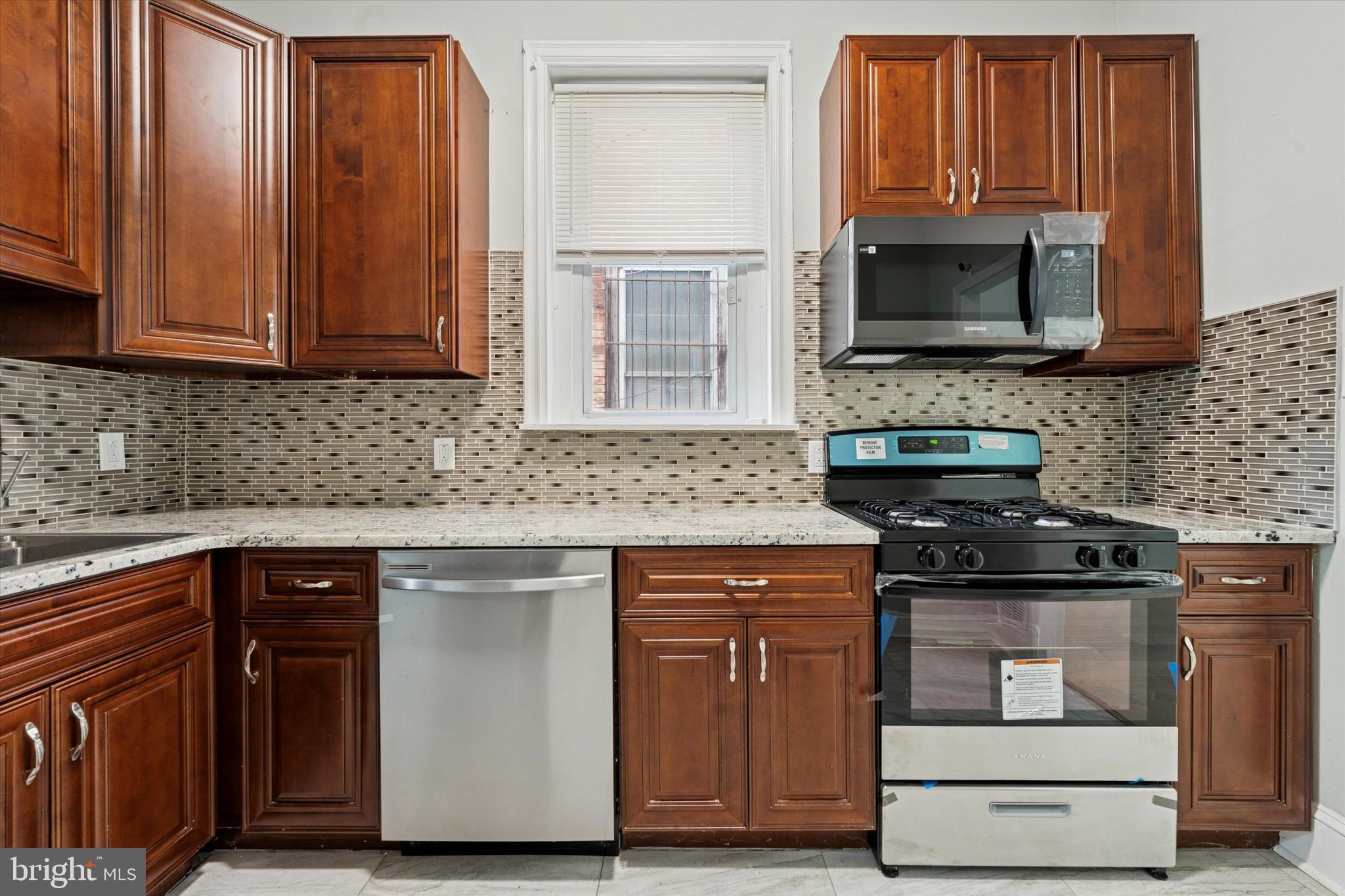 2422 W NORRIS STREET