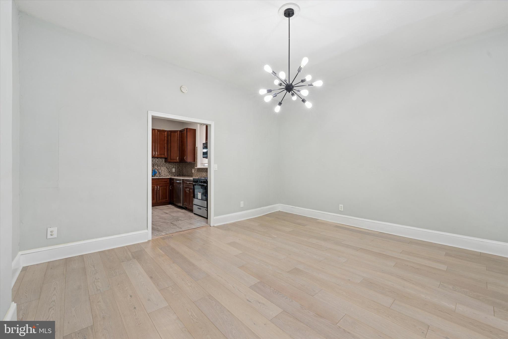 2422 W NORRIS STREET