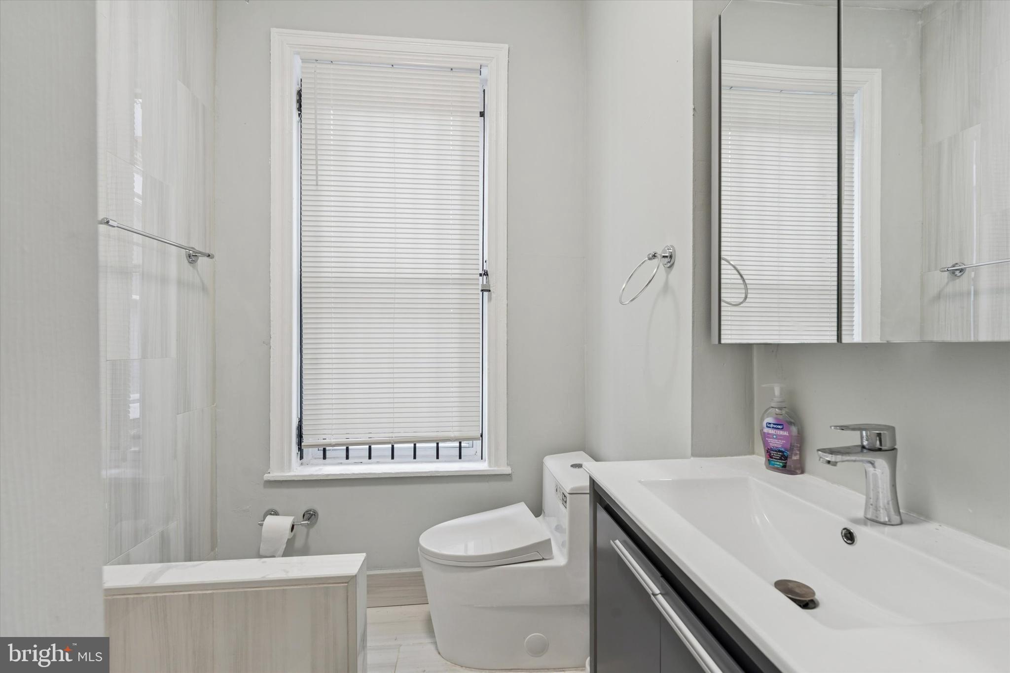 2422 W NORRIS STREET