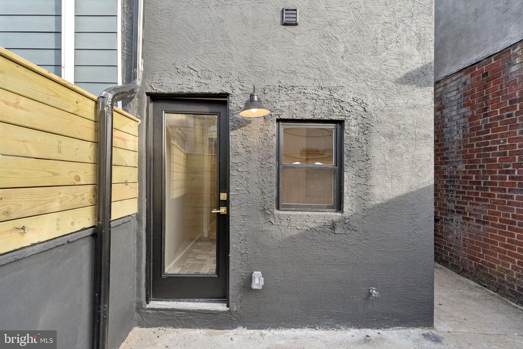 1816 S MOLE STREET