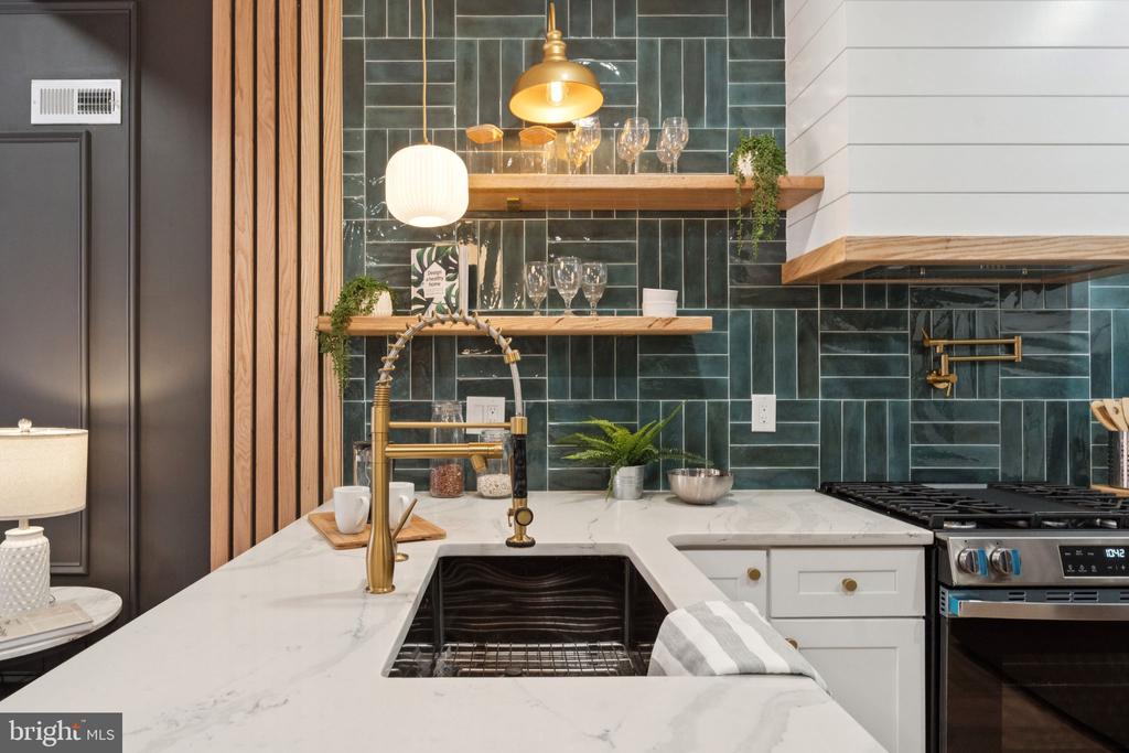 1816 S MOLE STREET