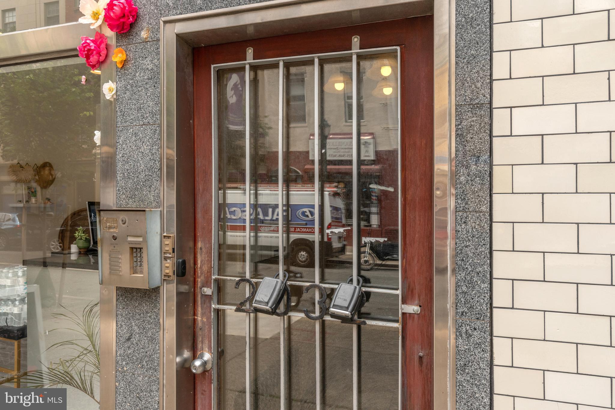 2032 CHESTNUT STREET 3R