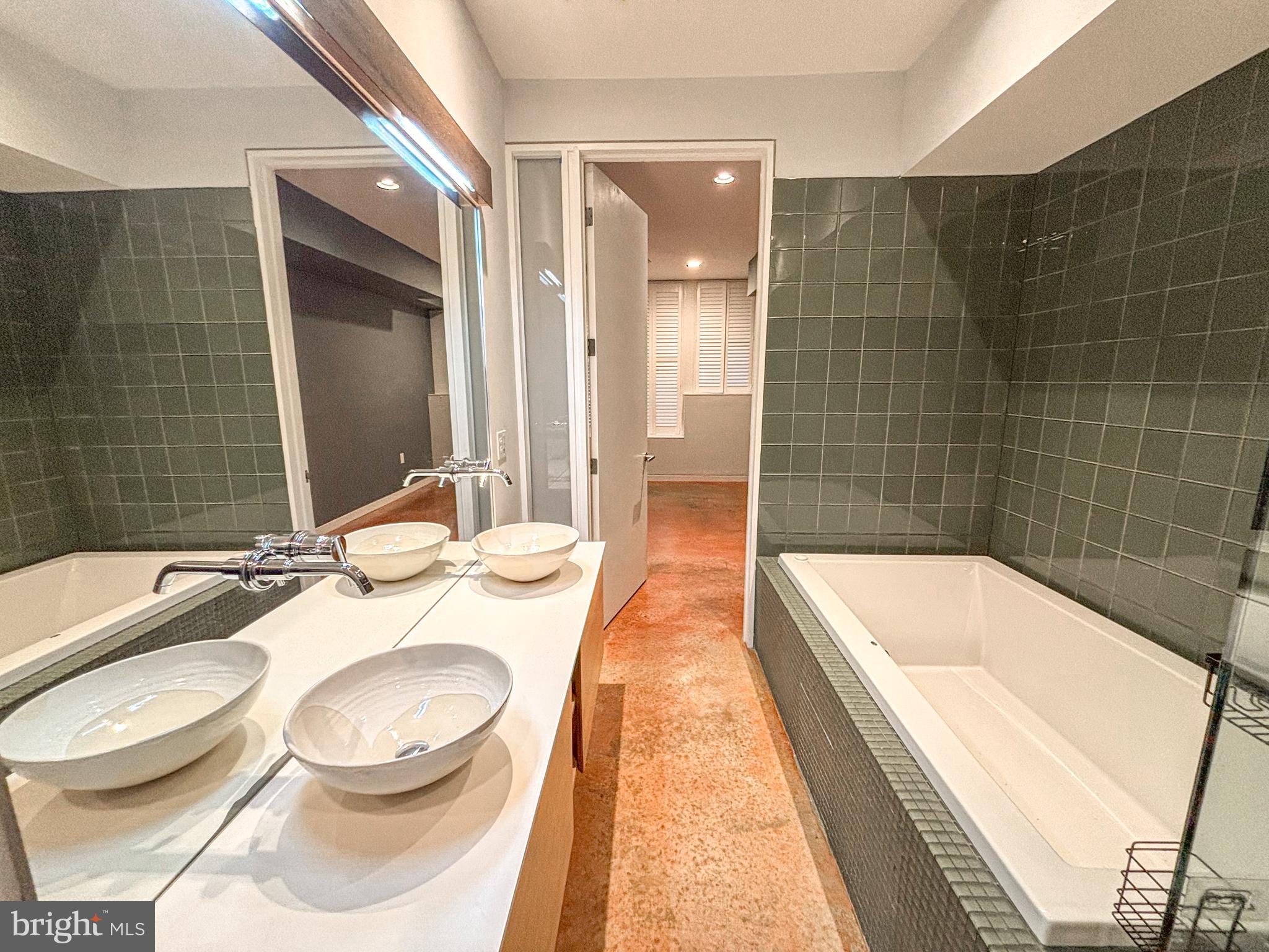 149 W LAUREL STREET B