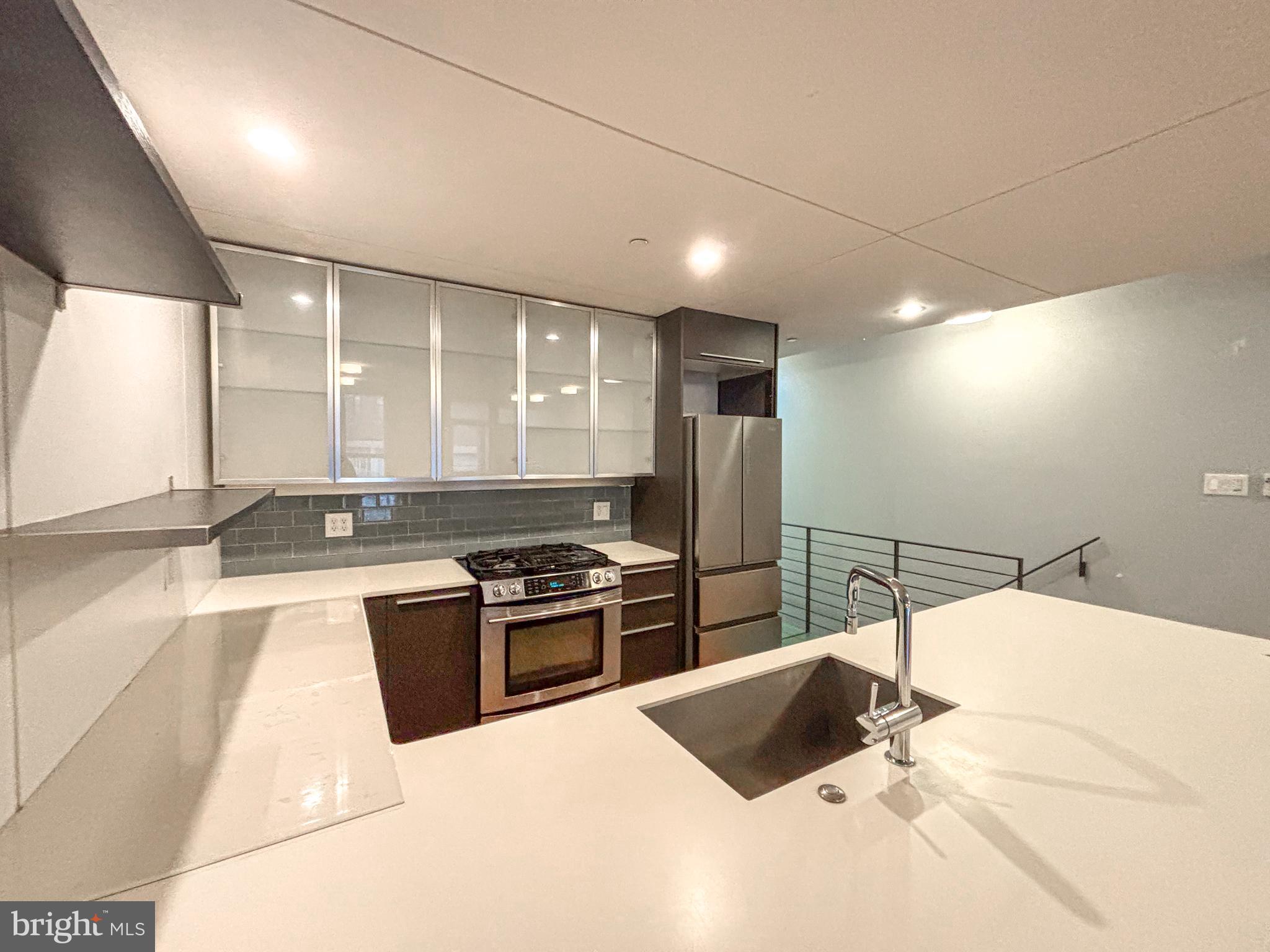 149 W LAUREL STREET B