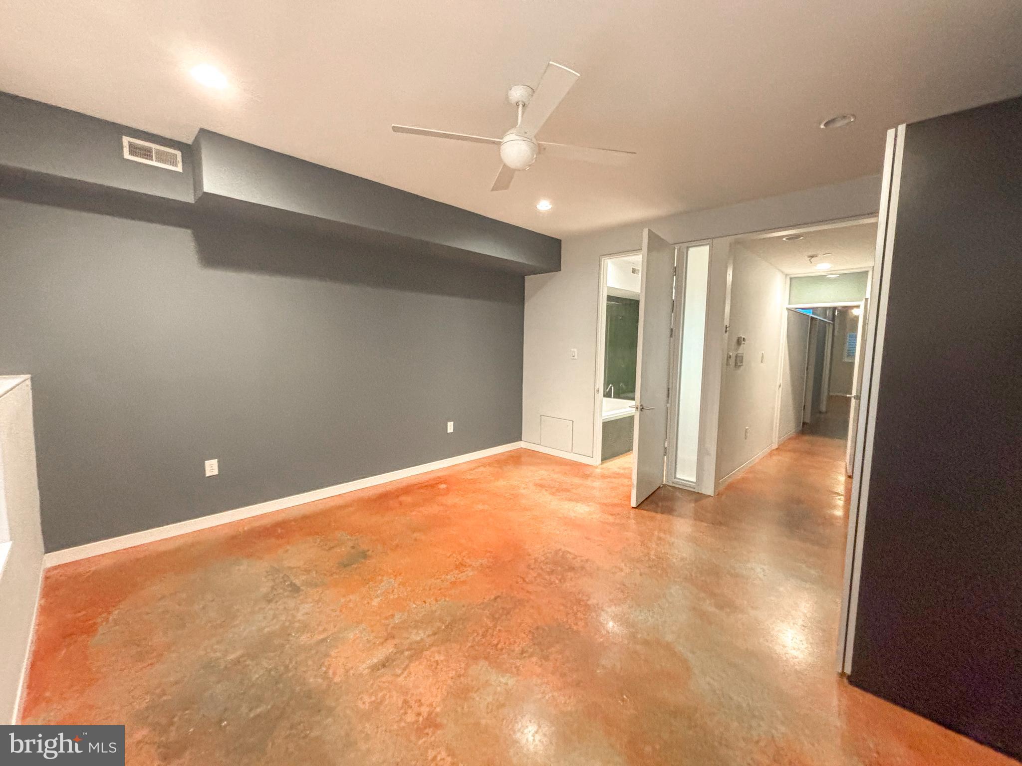 149 W LAUREL STREET B