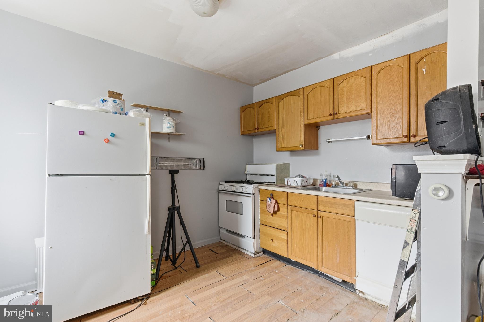 2801 W GIRARD AVENUE