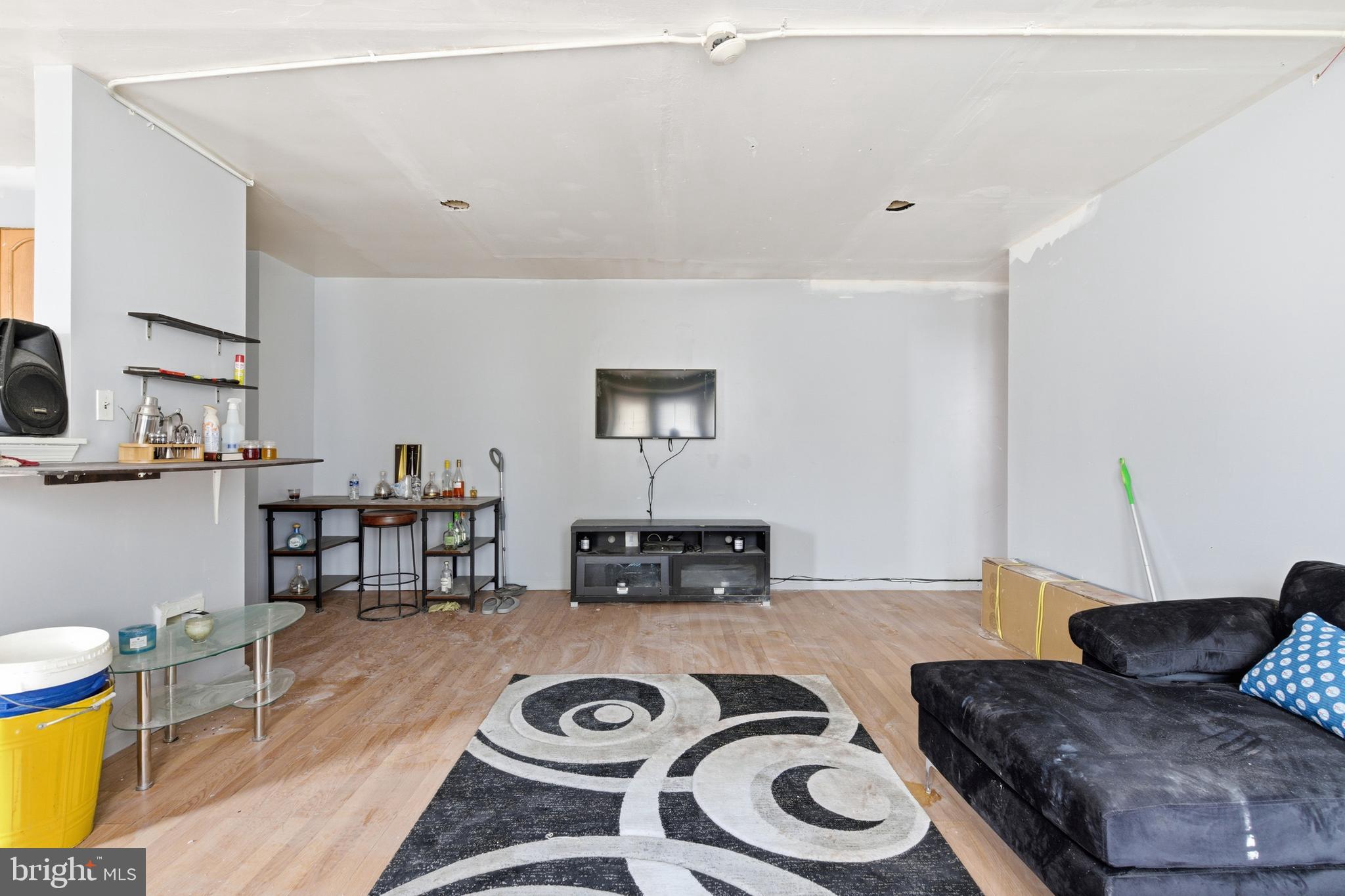 2801 W GIRARD AVENUE