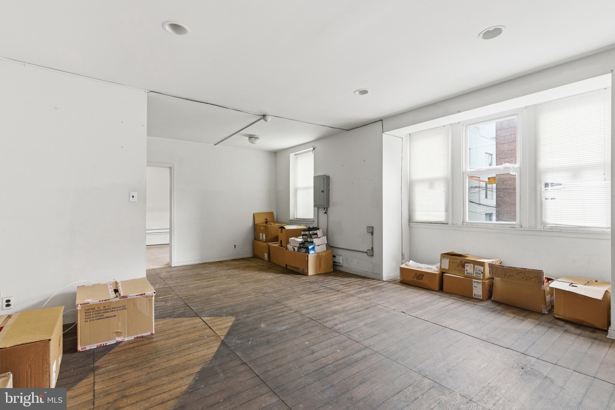 2801 W GIRARD AVENUE