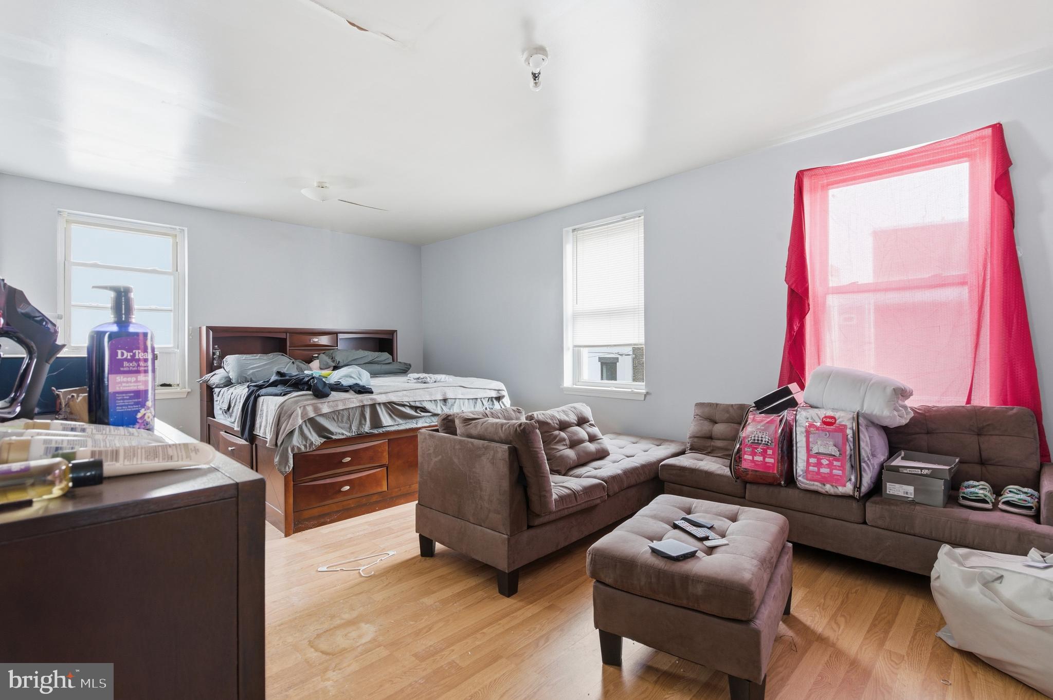 2801 W GIRARD AVENUE