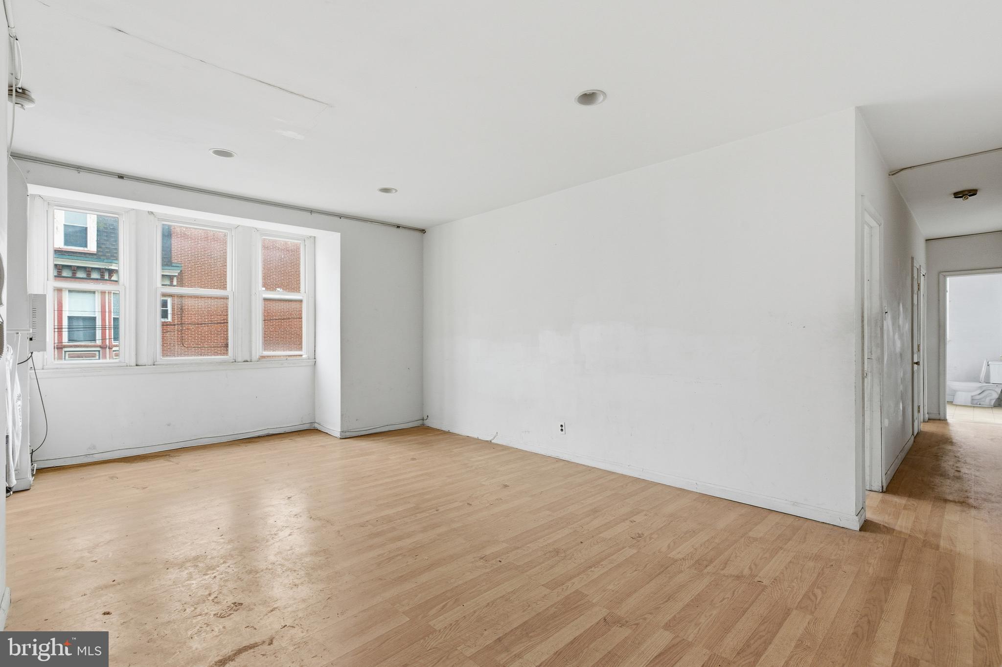 2801 W GIRARD AVENUE