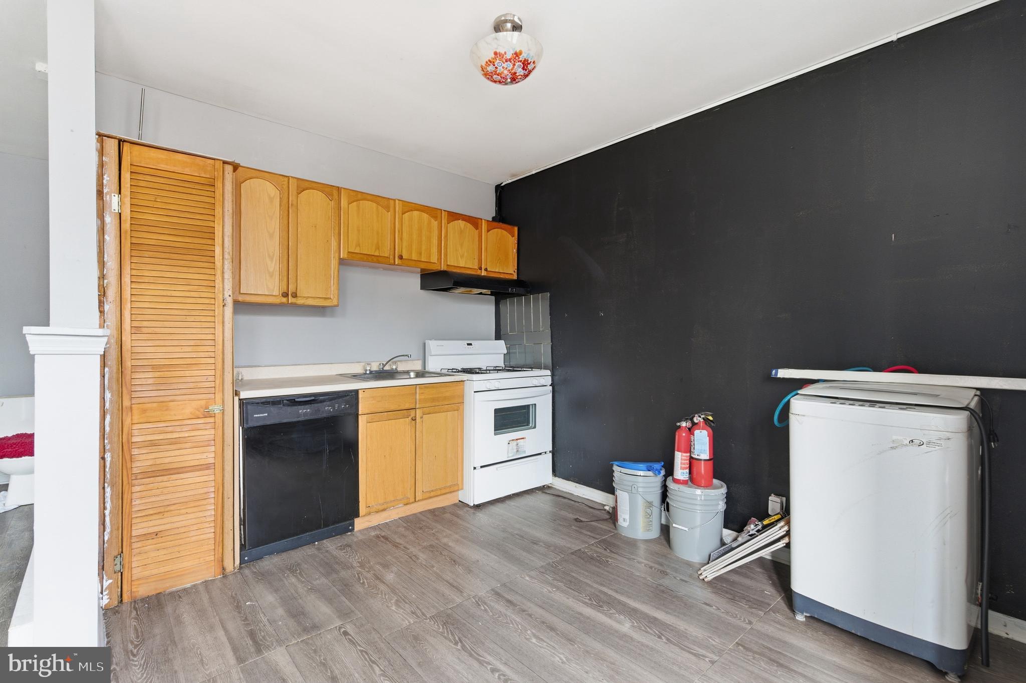 2801 W GIRARD AVENUE