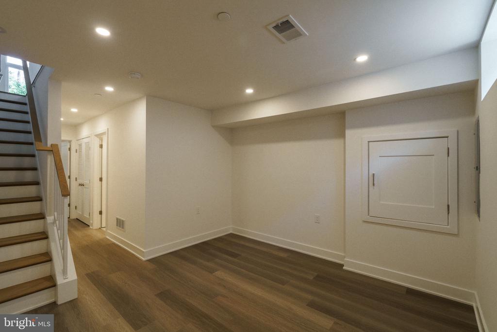 520 S 17TH STREET