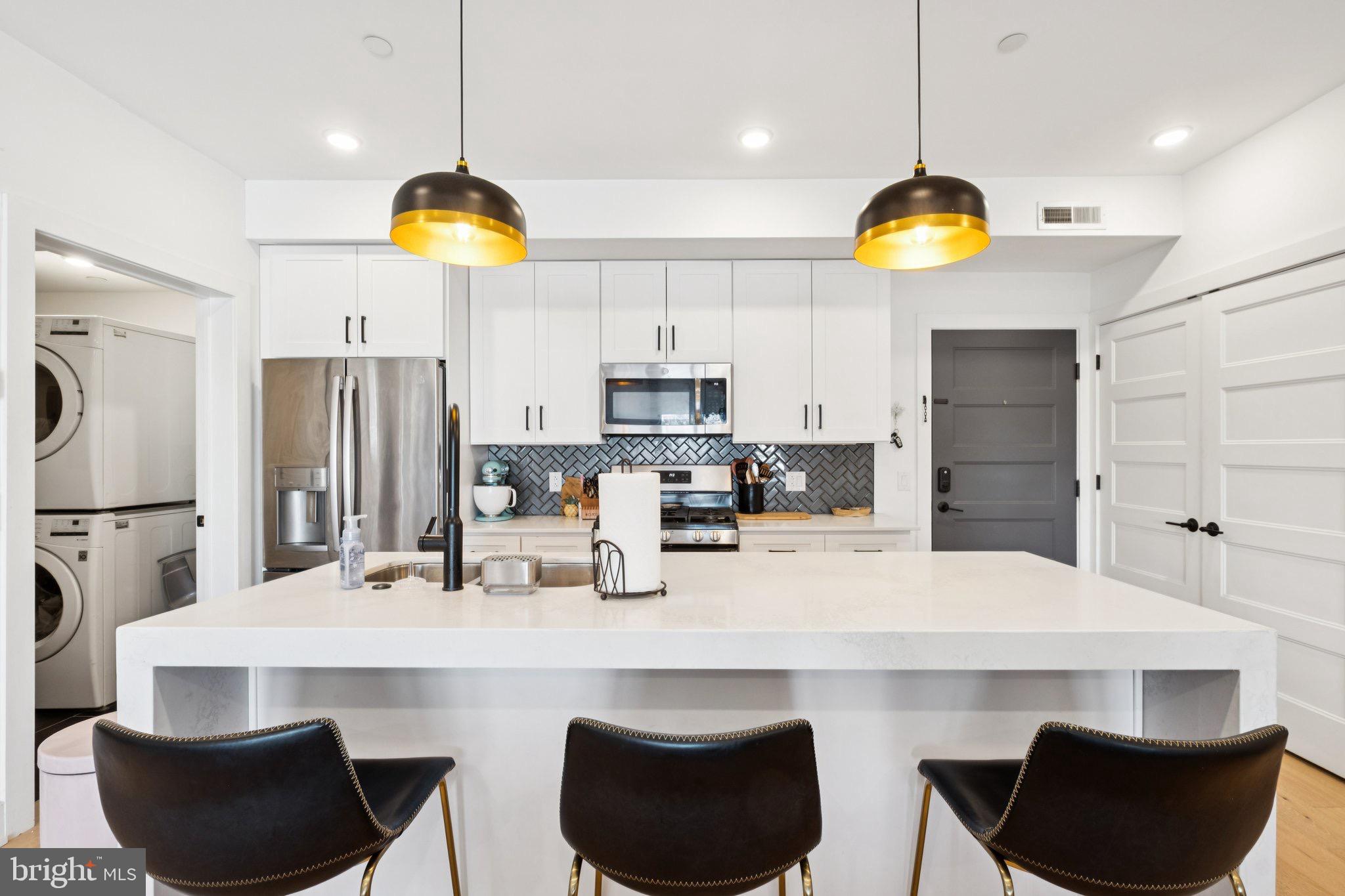 1232 N FRONT STREET 4B