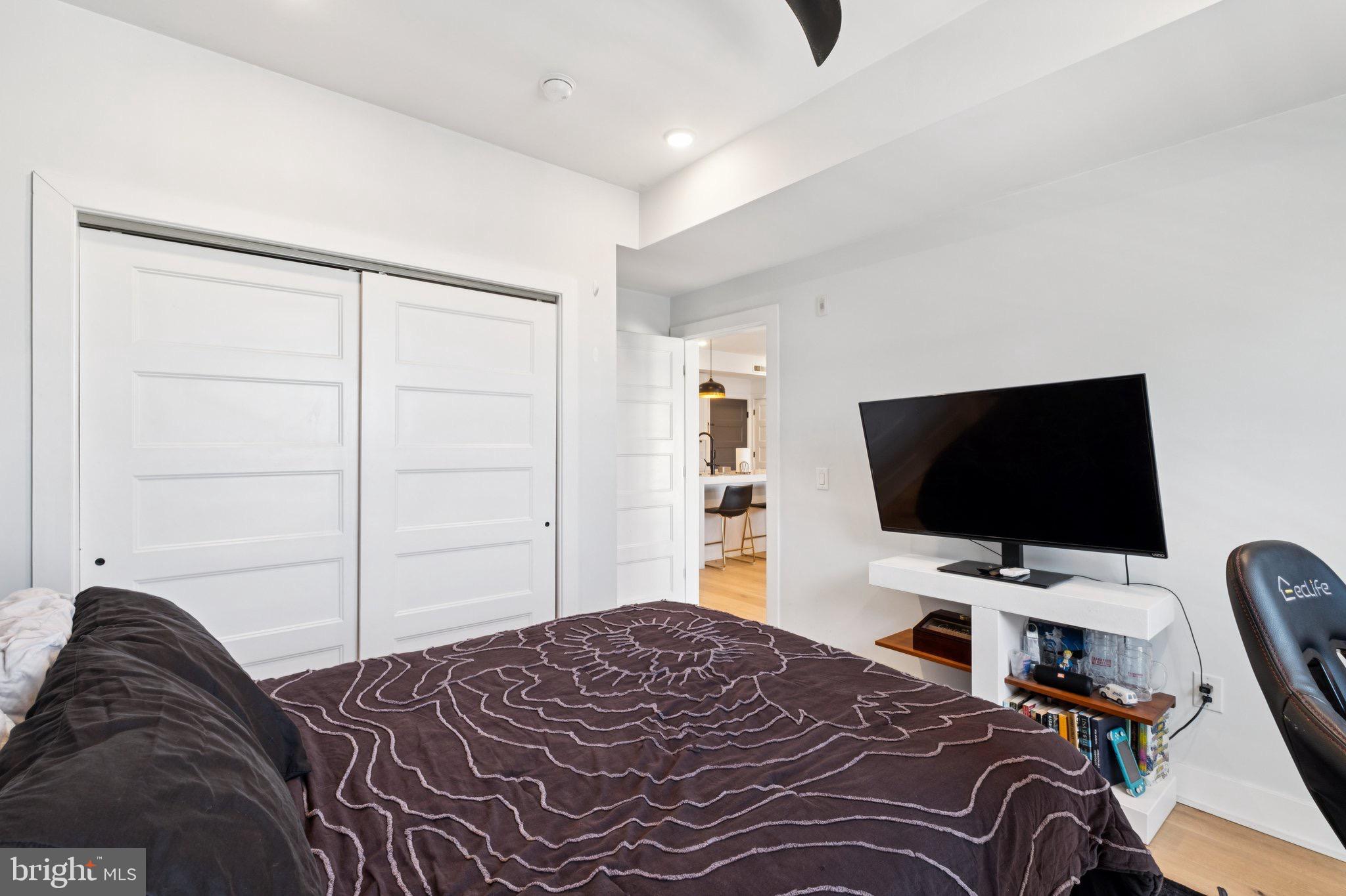 1232 N FRONT STREET 4B