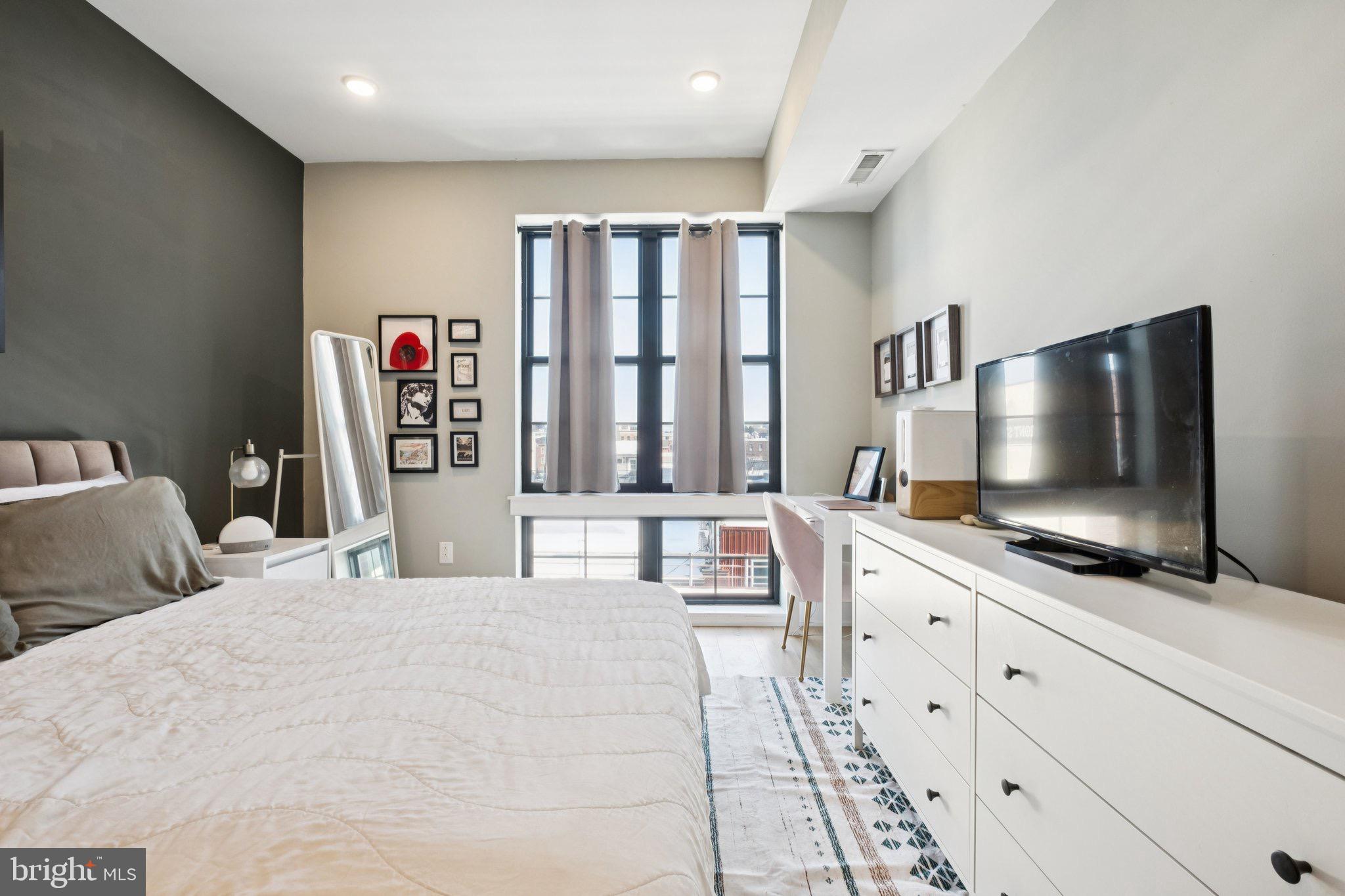 1232 N FRONT STREET 4B