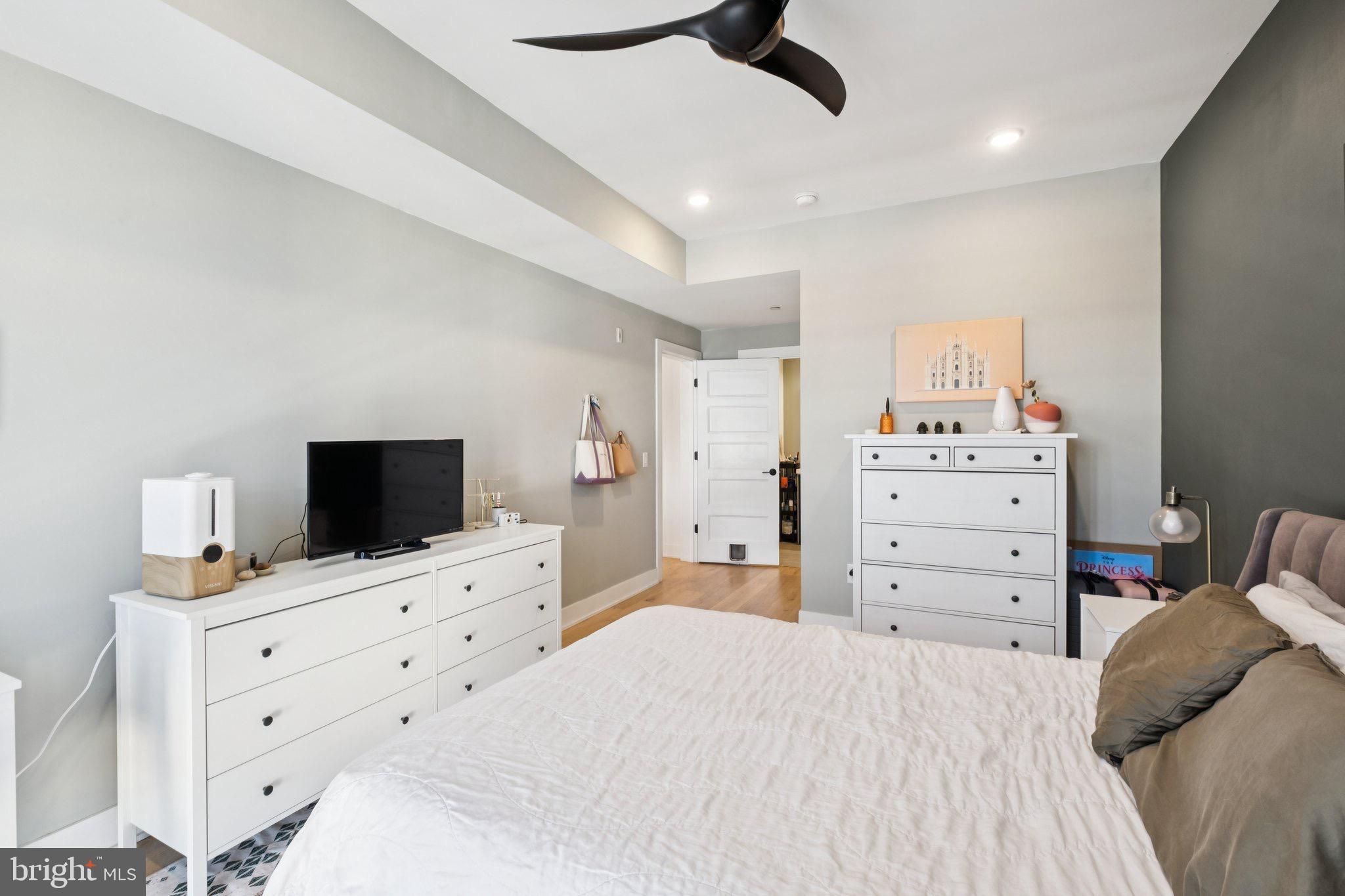 1232 N FRONT STREET 4B