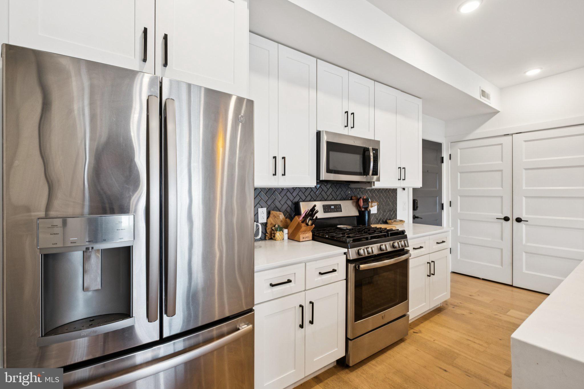 1232 N FRONT STREET 4B