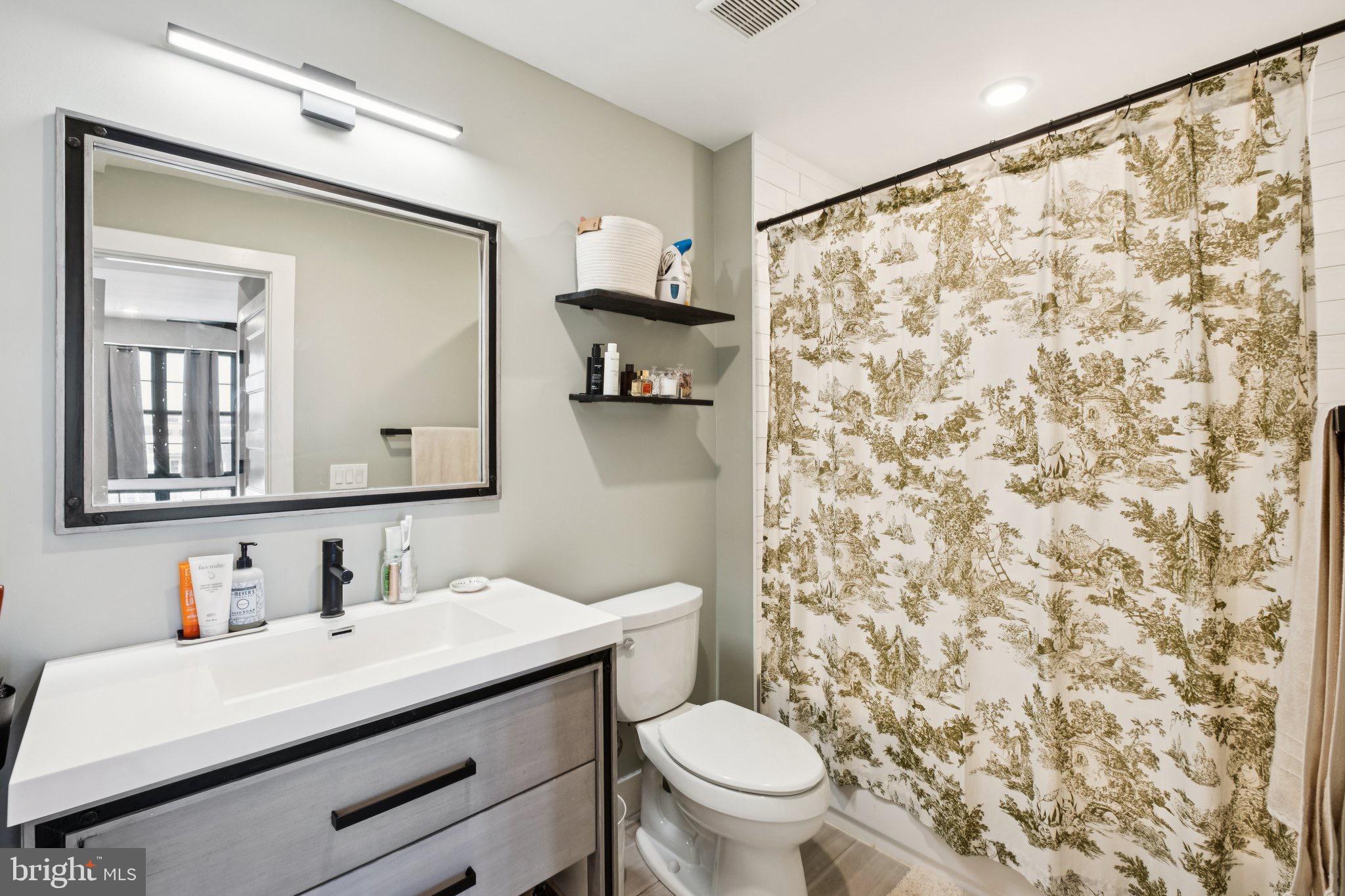 1232 N FRONT STREET 4B