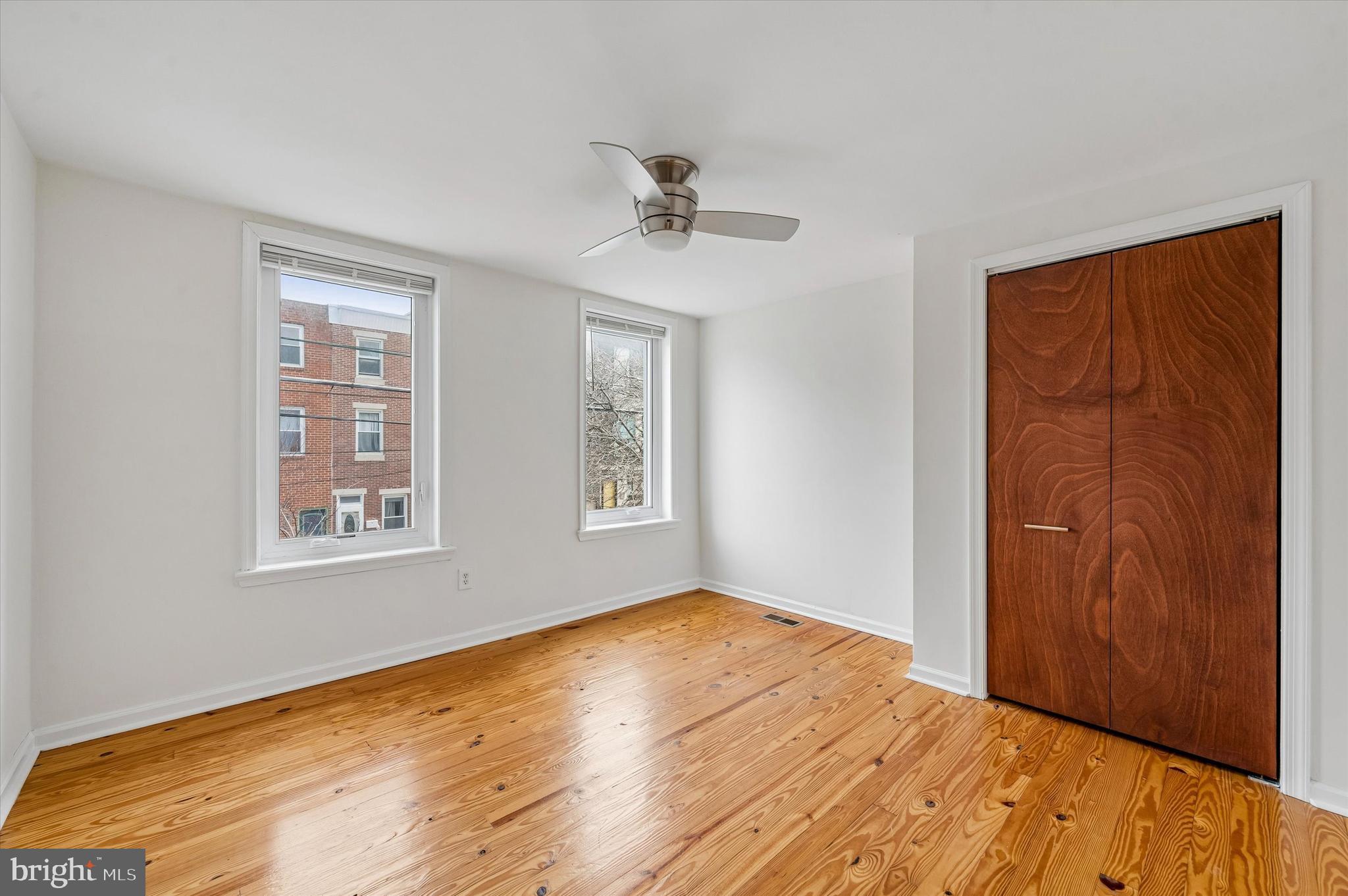 2042 E HUNTINGDON STREET