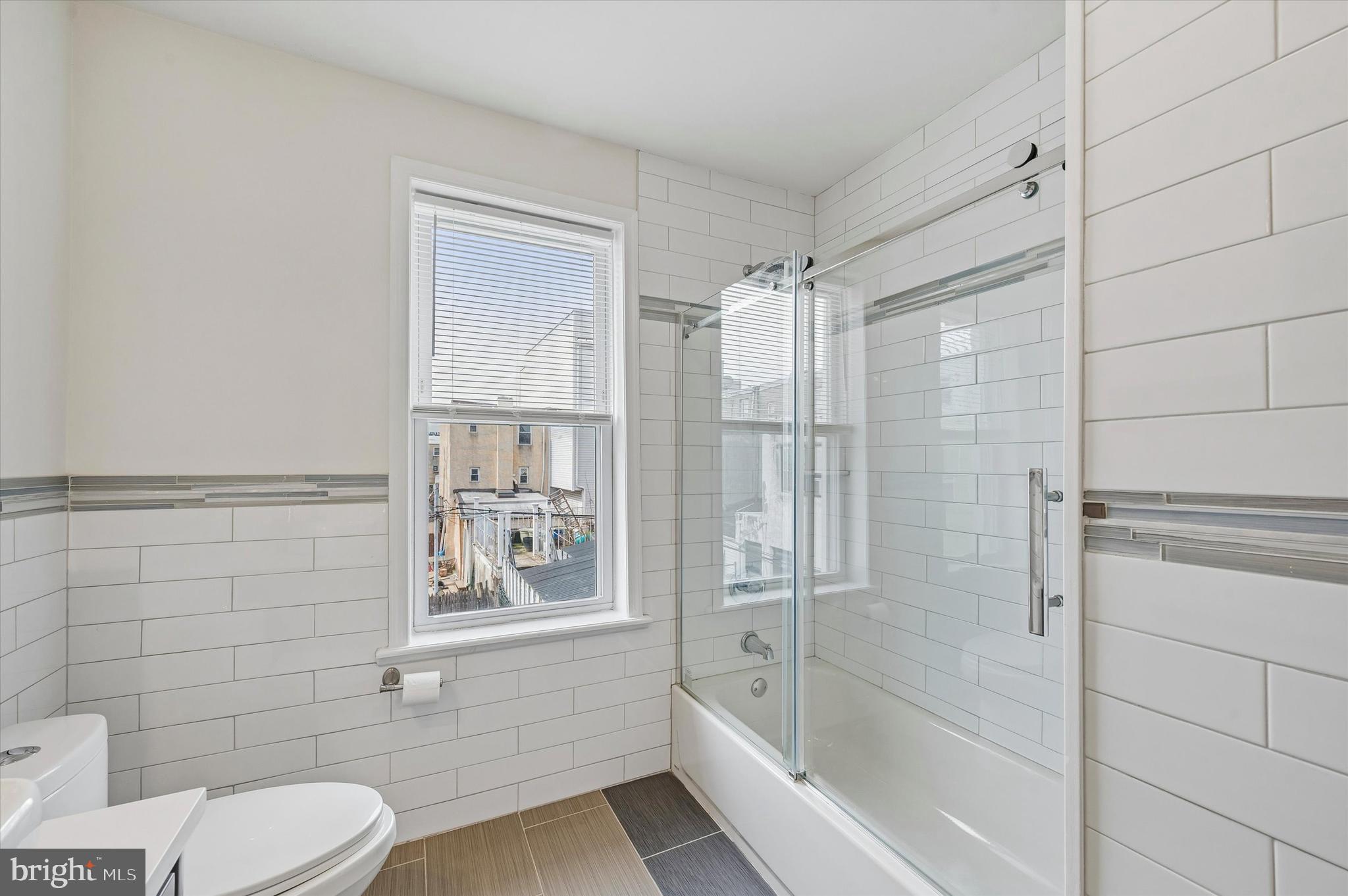 2042 E HUNTINGDON STREET