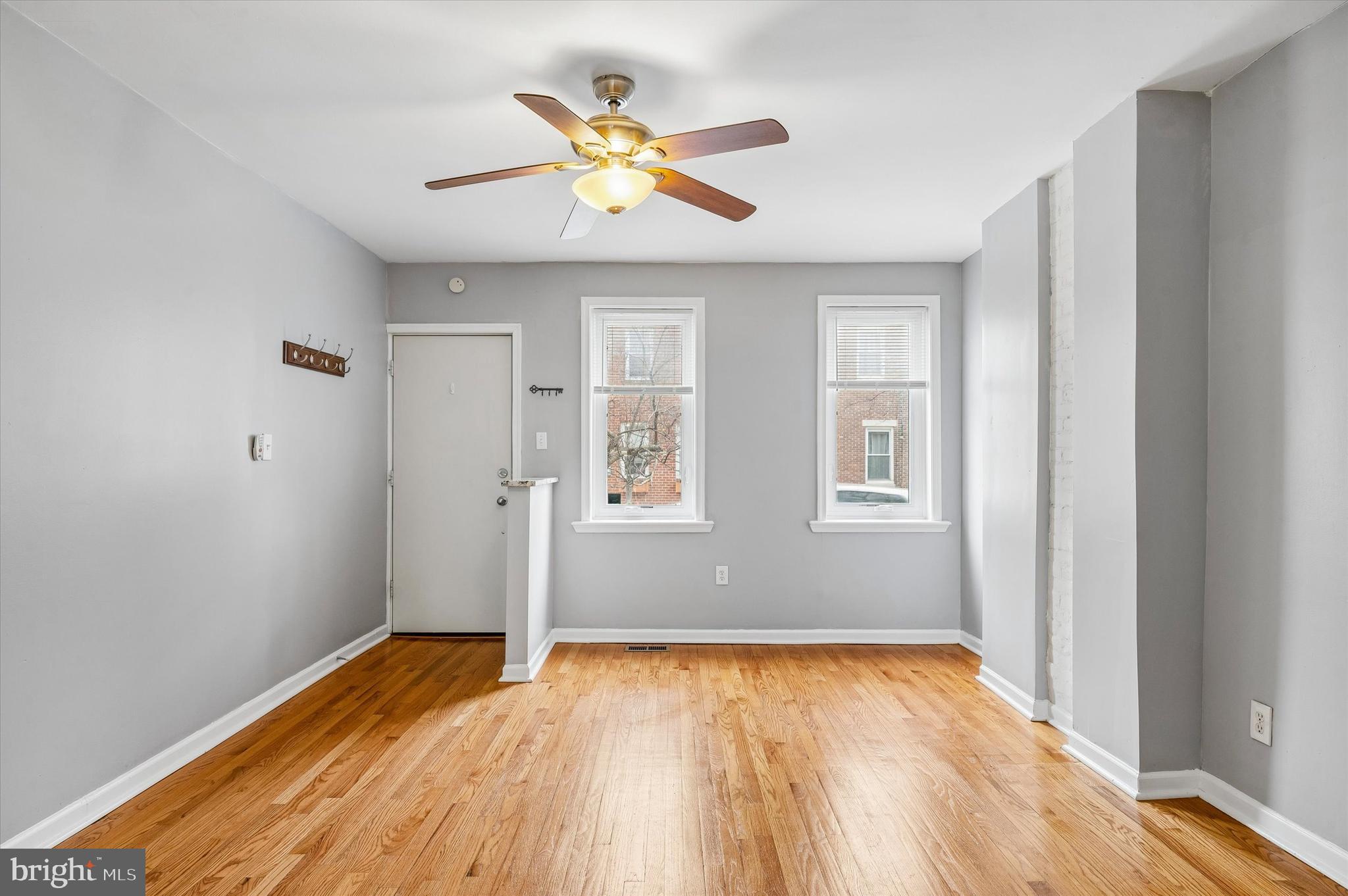 2042 E HUNTINGDON STREET