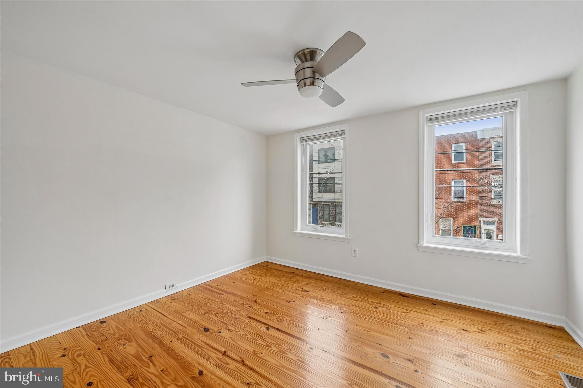 2042 E HUNTINGDON STREET